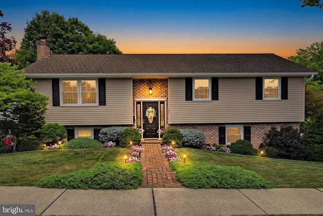 104 JULIA RD, Ephrata, PA 17522