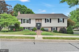 104 JULIA RD, Ephrata, PA 17522