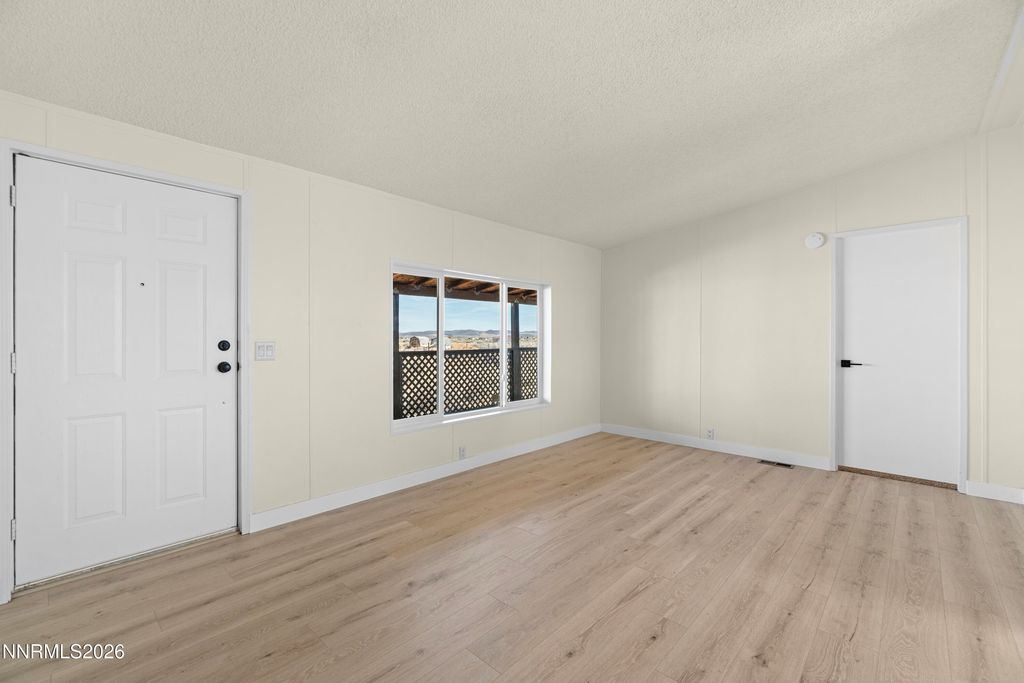 Image 11 of property listing at 3095 E Antelope Street, Silver Springs, NV 89429