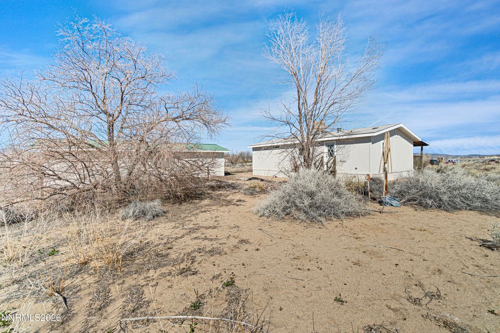 Image 6 of property listing at 3095 E Antelope Street, Silver Springs, NV 89429