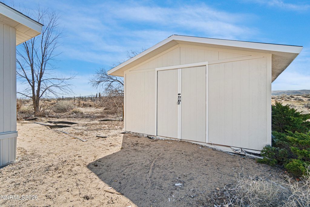 Image 7 of property listing at 3095 E Antelope Street, Silver Springs, NV 89429
