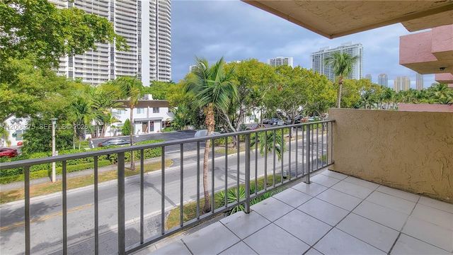 3522 NE 171st St 308, North Miami Beach, FL 33160