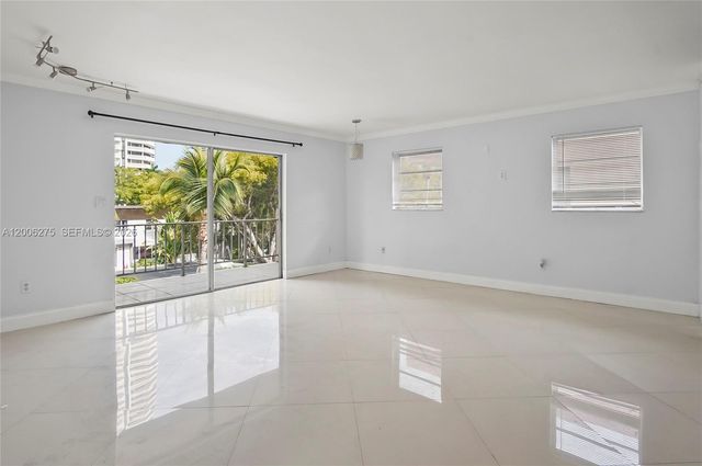 3522 NE 171st St 308, North Miami Beach, FL 33160