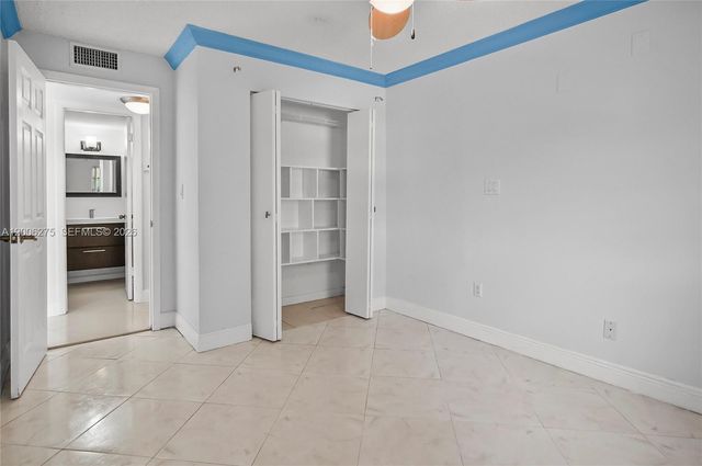3522 NE 171st St 308, North Miami Beach, FL 33160