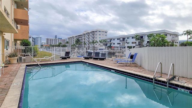 3522 NE 171st St 308, North Miami Beach, FL 33160