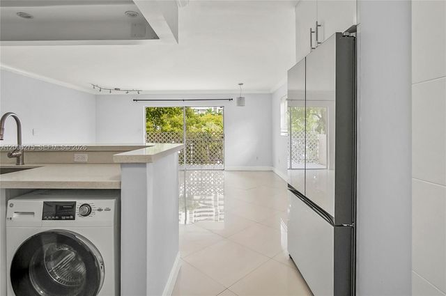 3522 NE 171st St 308, North Miami Beach, FL 33160