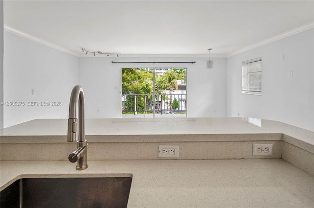 3522 NE 171st St 308, North Miami Beach, FL 33160