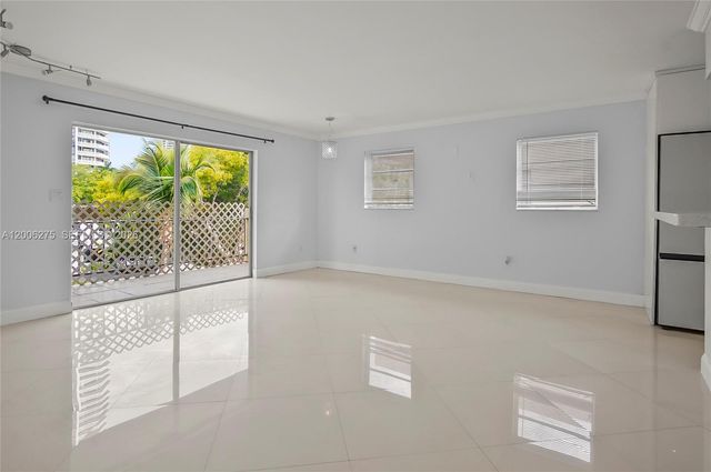 3522 NE 171st St 308, North Miami Beach, FL 33160