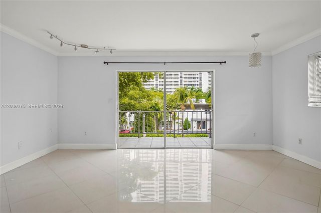 3522 NE 171st St 308, North Miami Beach, FL 33160