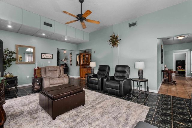 210 Kenneth Dr, Henderson, TX 75652