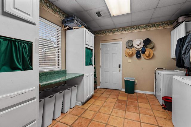 210 Kenneth Dr, Henderson, TX 75652