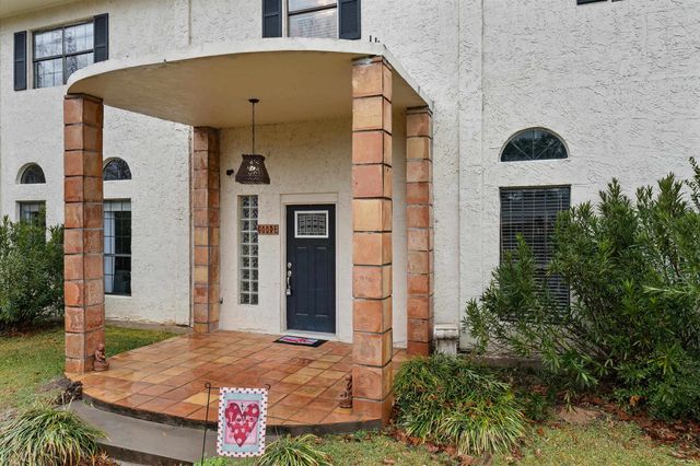 210 Kenneth Dr, Henderson, TX 75652