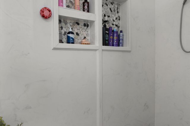 210 Kenneth Dr, Henderson, TX 75652