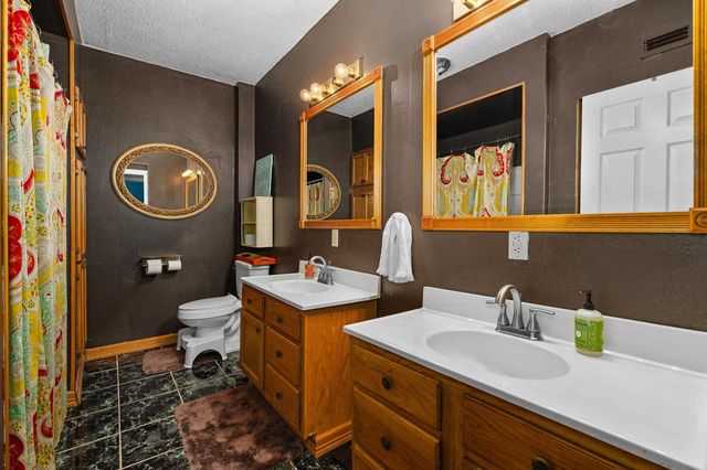 210 Kenneth Dr, Henderson, TX 75652