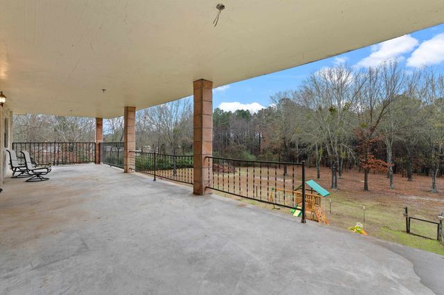 210 Kenneth Dr, Henderson, TX 75652