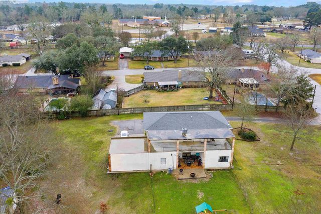 210 Kenneth Dr, Henderson, TX 75652