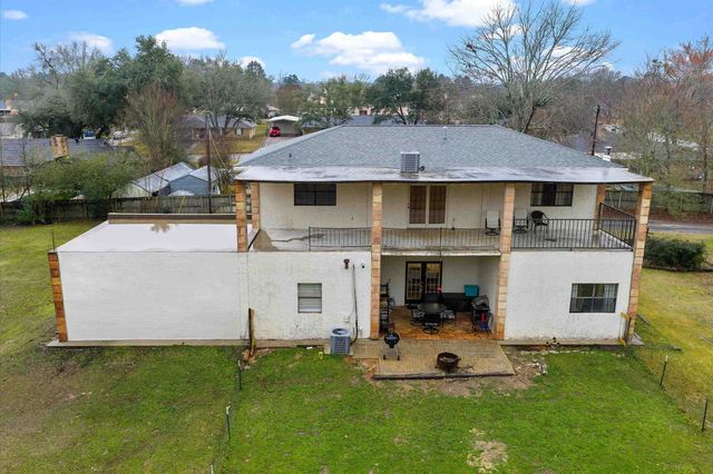 210 Kenneth Dr, Henderson, TX 75652