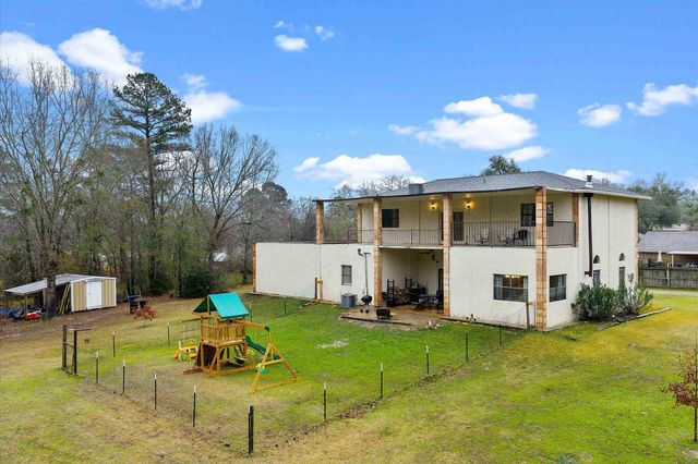 210 Kenneth Dr, Henderson, TX 75652