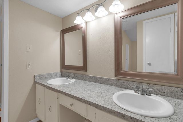 14911 Wunderlich Drive 609, Houston, TX 77069