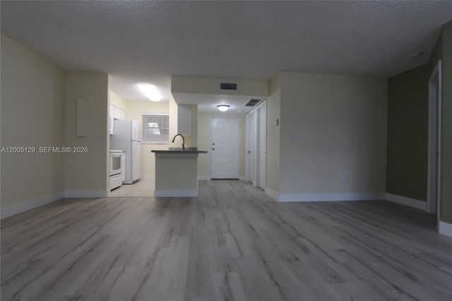 2890 N Oakland Forest Dr 204, Oakland Park, FL 33309