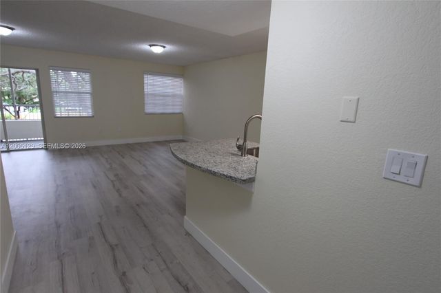 2890 N Oakland Forest Dr 204, Oakland Park, FL 33309