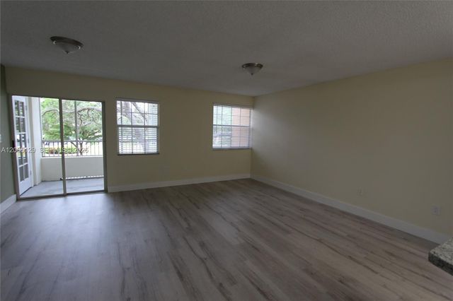 2890 N Oakland Forest Dr 204, Oakland Park, FL 33309