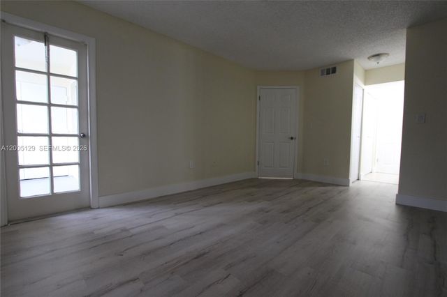 2890 N Oakland Forest Dr 204, Oakland Park, FL 33309