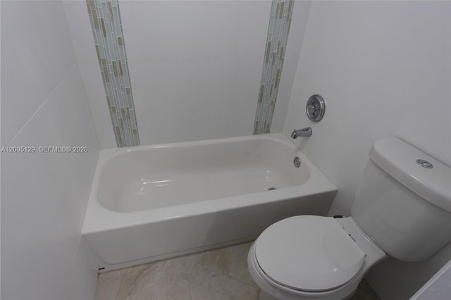 2890 N Oakland Forest Dr 204, Oakland Park, FL 33309