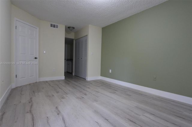 2890 N Oakland Forest Dr 204, Oakland Park, FL 33309