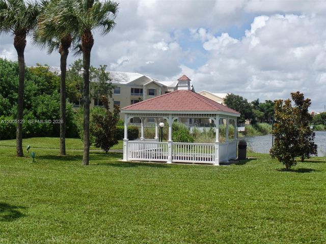 2890 N Oakland Forest Dr 204, Oakland Park, FL 33309