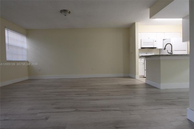 2890 N Oakland Forest Dr 204, Oakland Park, FL 33309