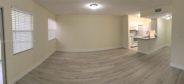 2890 N Oakland Forest Dr 204, Oakland Park, FL 33309