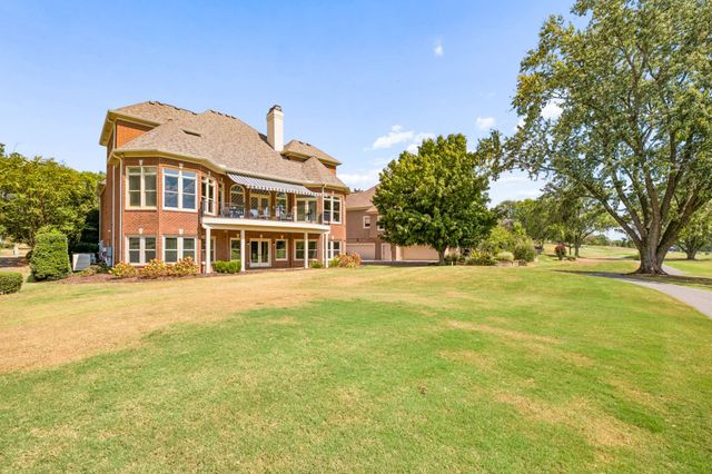 5215 Country Club Dr, Brentwood, TN 37027