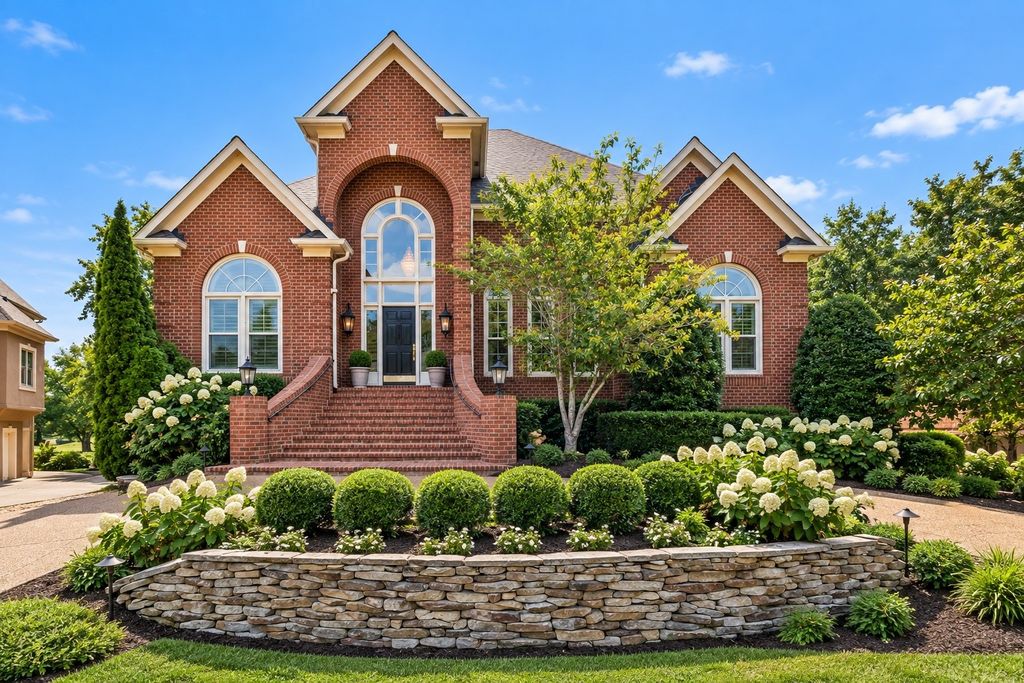 5215 Country Club Dr, Brentwood, TN 37027