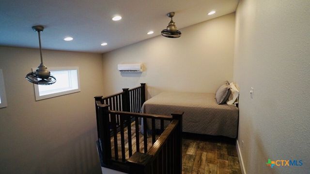 1206 W Commerce Street, Port O'connor, TX 77982