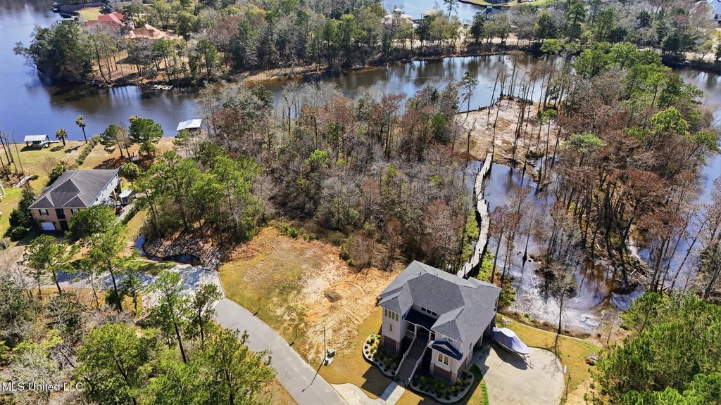 12765 Woodland Circle, D'iberville, MS 39540