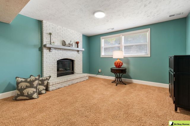 5210 Pine Street, Omaha, NE 68106