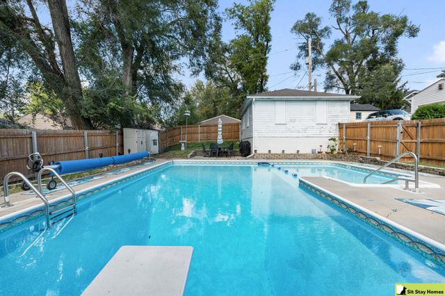 5210 Pine Street, Omaha, NE 68106