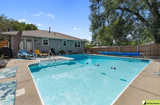 5210 Pine Street, Omaha, NE 68106