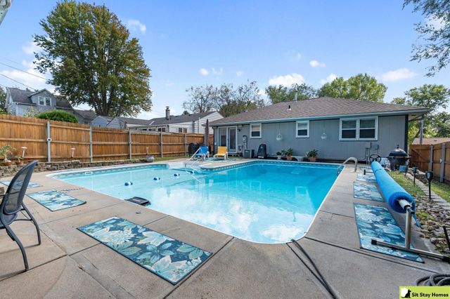5210 Pine Street, Omaha, NE 68106
