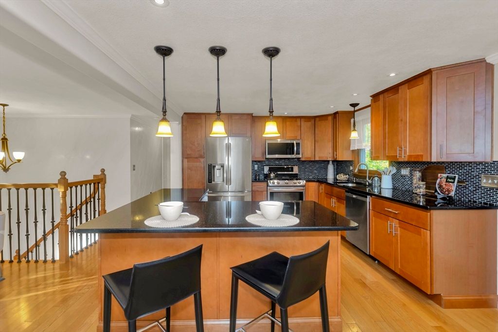 154 Forest Hill Rd, Agawam, MA 01030