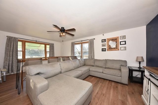 917 Lincoln DRIVE E, West Bend, WI 53095