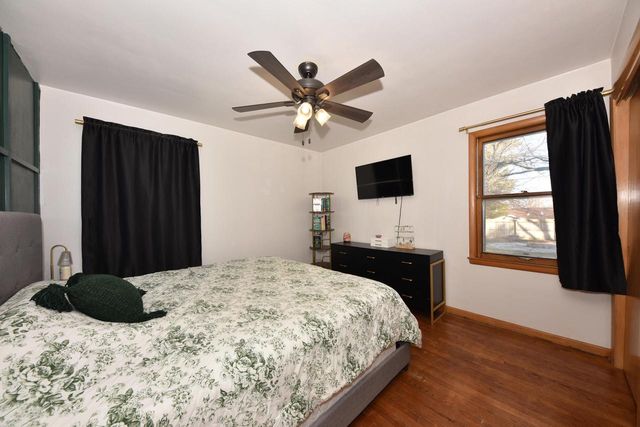 917 Lincoln DRIVE E, West Bend, WI 53095