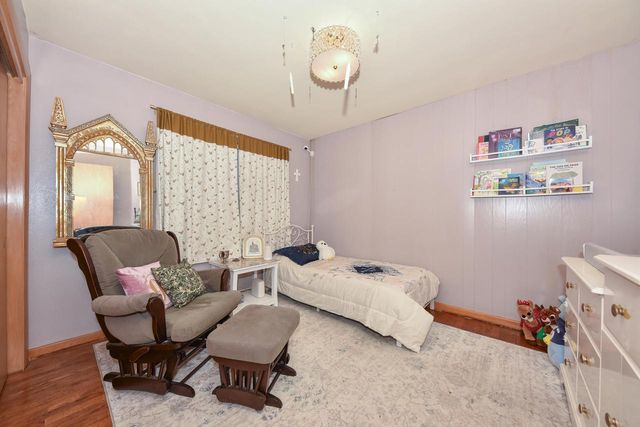 917 Lincoln DRIVE E, West Bend, WI 53095