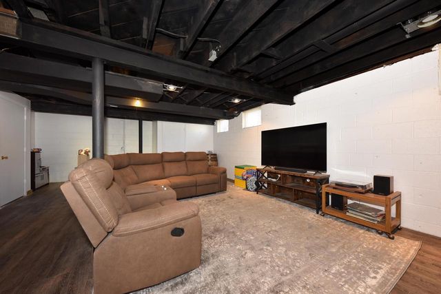 917 Lincoln DRIVE E, West Bend, WI 53095