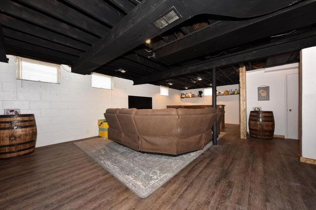 917 Lincoln DRIVE E, West Bend, WI 53095