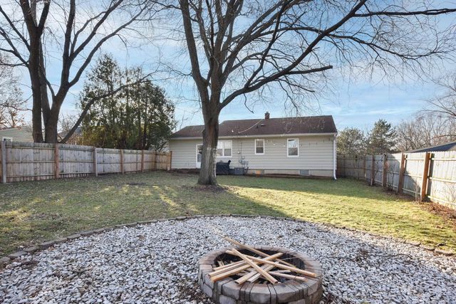 917 Lincoln DRIVE E, West Bend, WI 53095