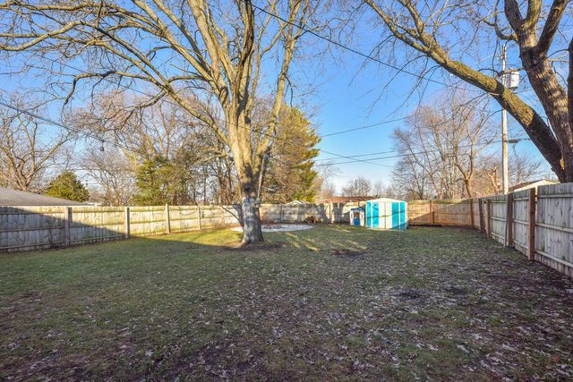 917 Lincoln DRIVE E, West Bend, WI 53095