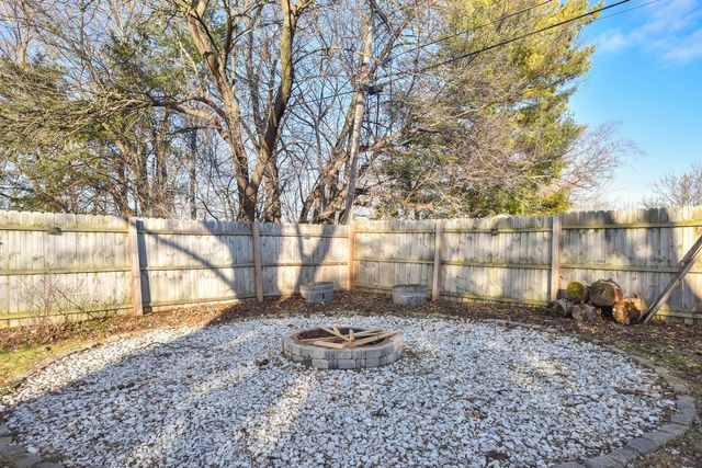 917 Lincoln DRIVE E, West Bend, WI 53095