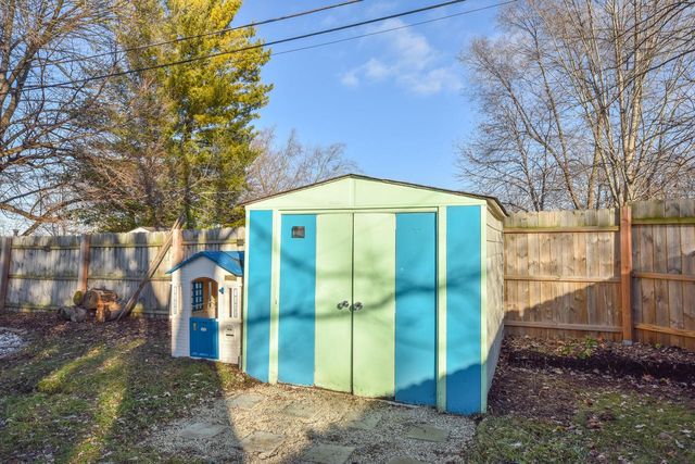 917 Lincoln DRIVE E, West Bend, WI 53095